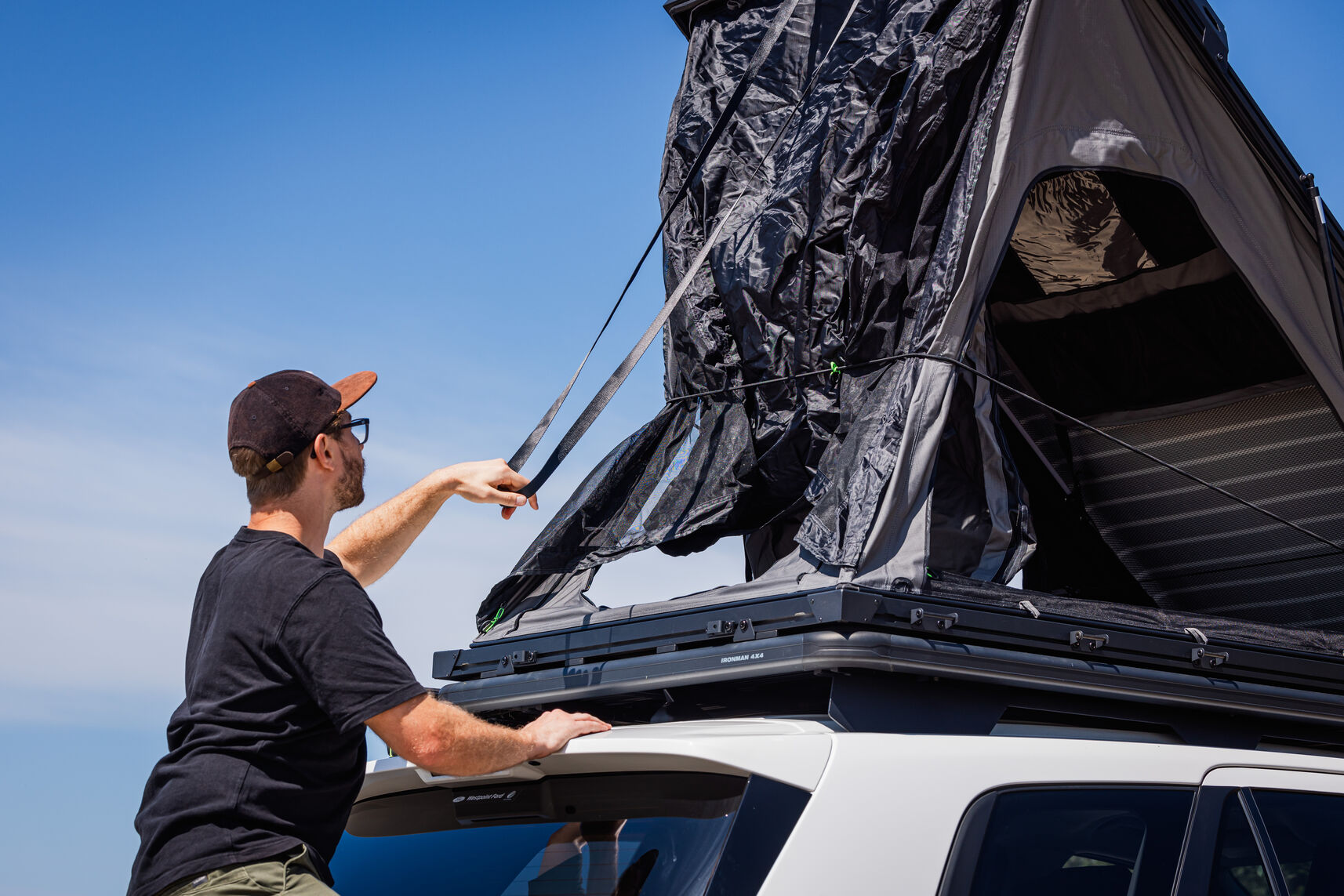 Orion 1200 - Lightweight Hardshell Rooftop Tent